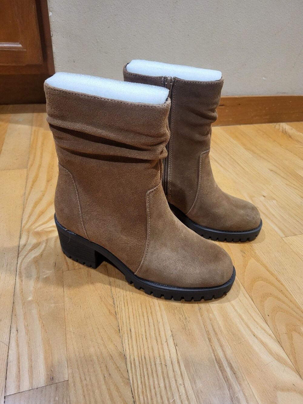 Bella Vita Women's Hattie Cognac Suede Leather Ankle Boots Size 6 Wide